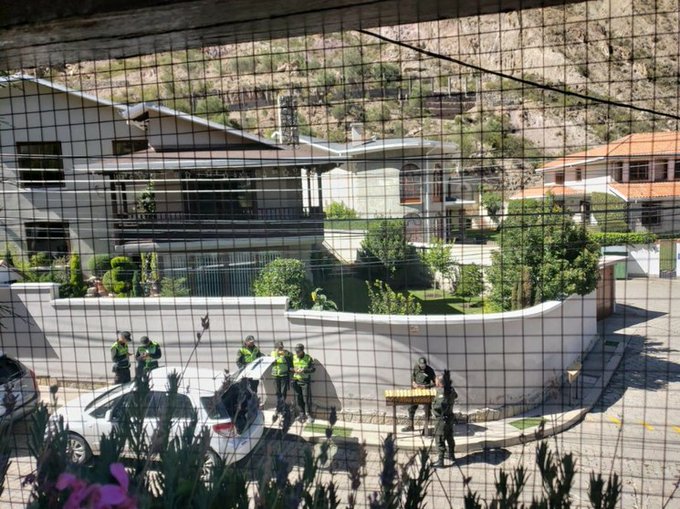 Mexico says Spanish diplomats' cars blocked by Bolivia at La Paz